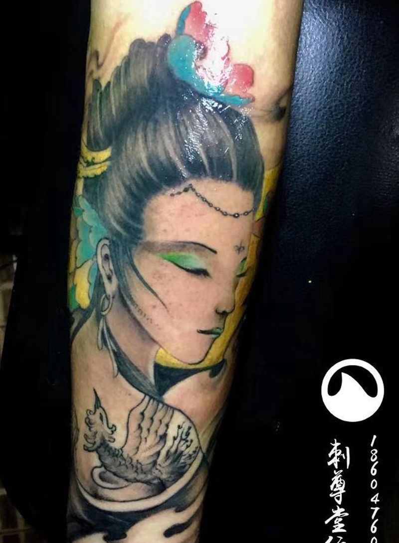 艺妓纹身图片_手臂新传统纹身图案