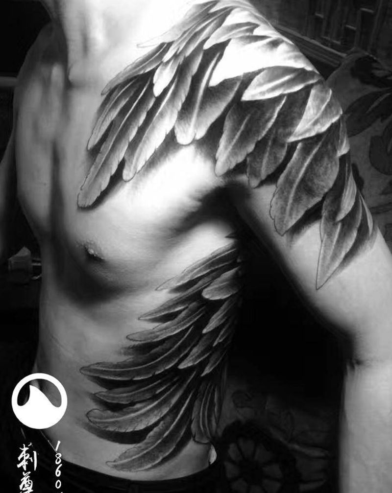 翅膀纹身图片_胸部背部欧美纹身图案