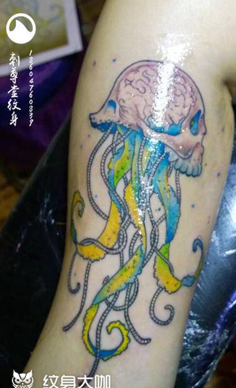 水母纹身图片_手臂水彩纹身图案