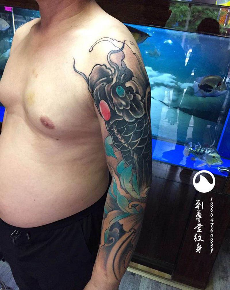 遮盖 -锦鲤纹身图片_手臂新传统纹身图案