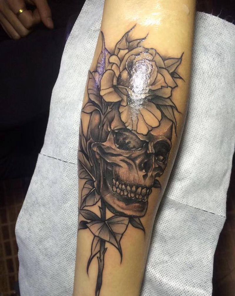 骷髅纹身图片_手臂欧美写实纹身图案