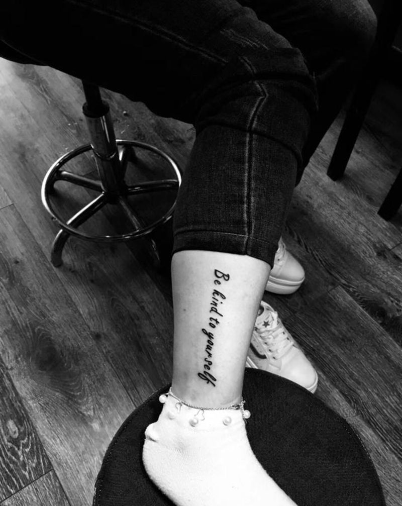 刺尊堂纹身-字母纹身图片_腿部花体字纹身图案