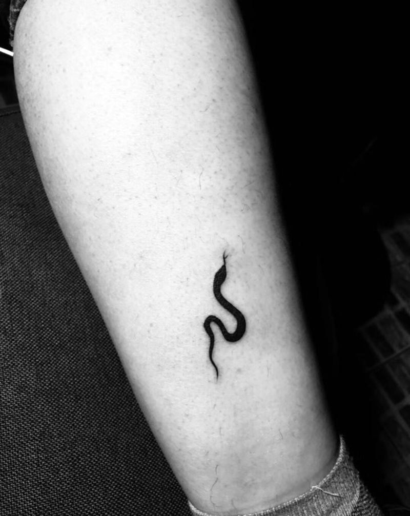 刺尊堂纹身-长虫纹身图片_腿部清新纹身图案