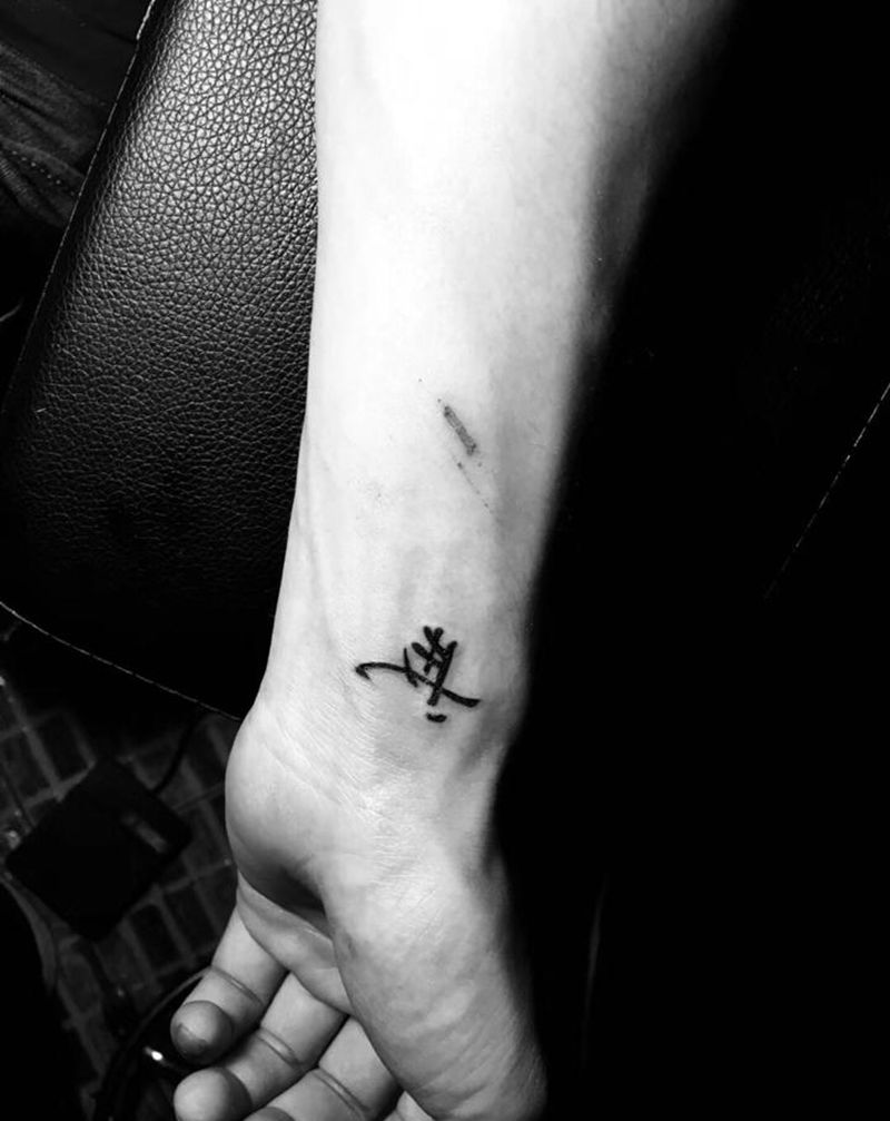 刺尊堂纹身-戒纹身图片_手臂花体字纹身图案