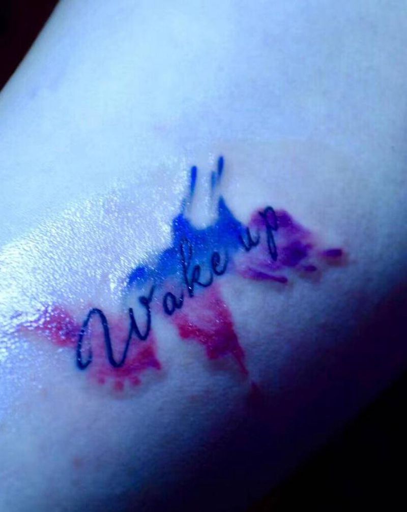 刺尊堂纹身-水彩字母纹身图片_手臂水彩纹身图案