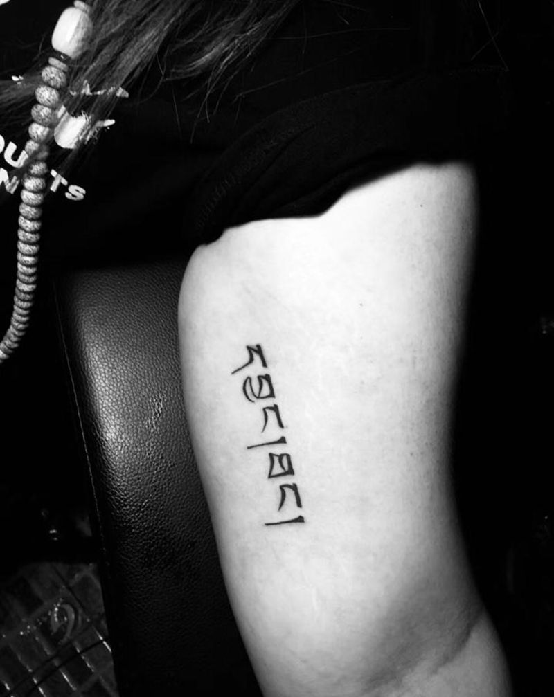 刺尊堂纹身纹身图片_手臂花体字老传统纹身图案