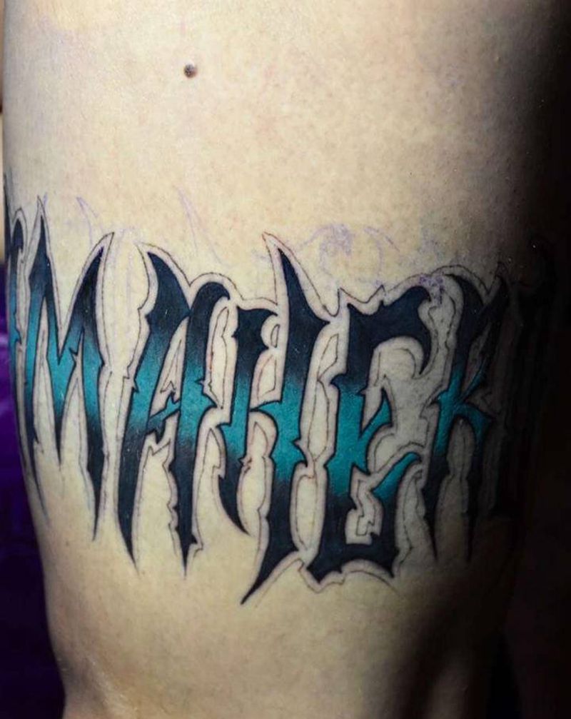 刺尊堂纹身-纹身图片_腿部花体字纹身图案