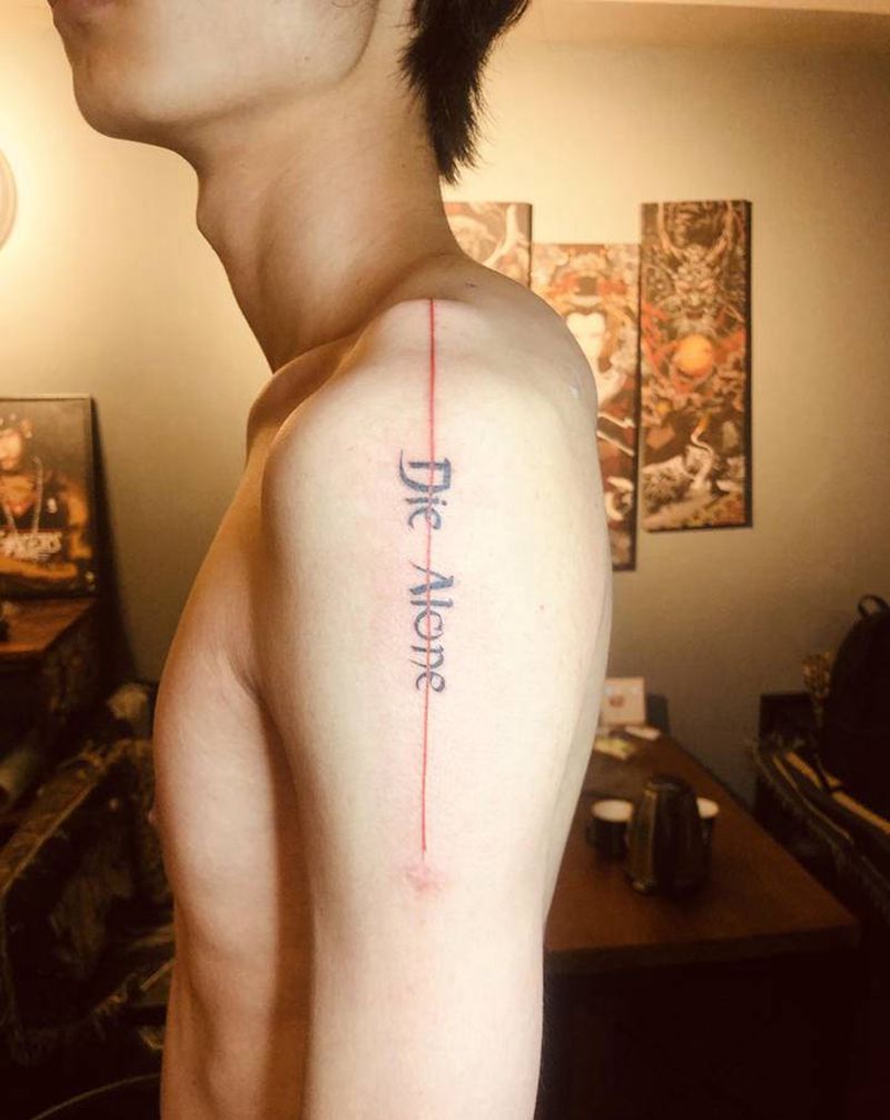 孤独的死去纹身图片_肩部手臂New School几何纹身图案