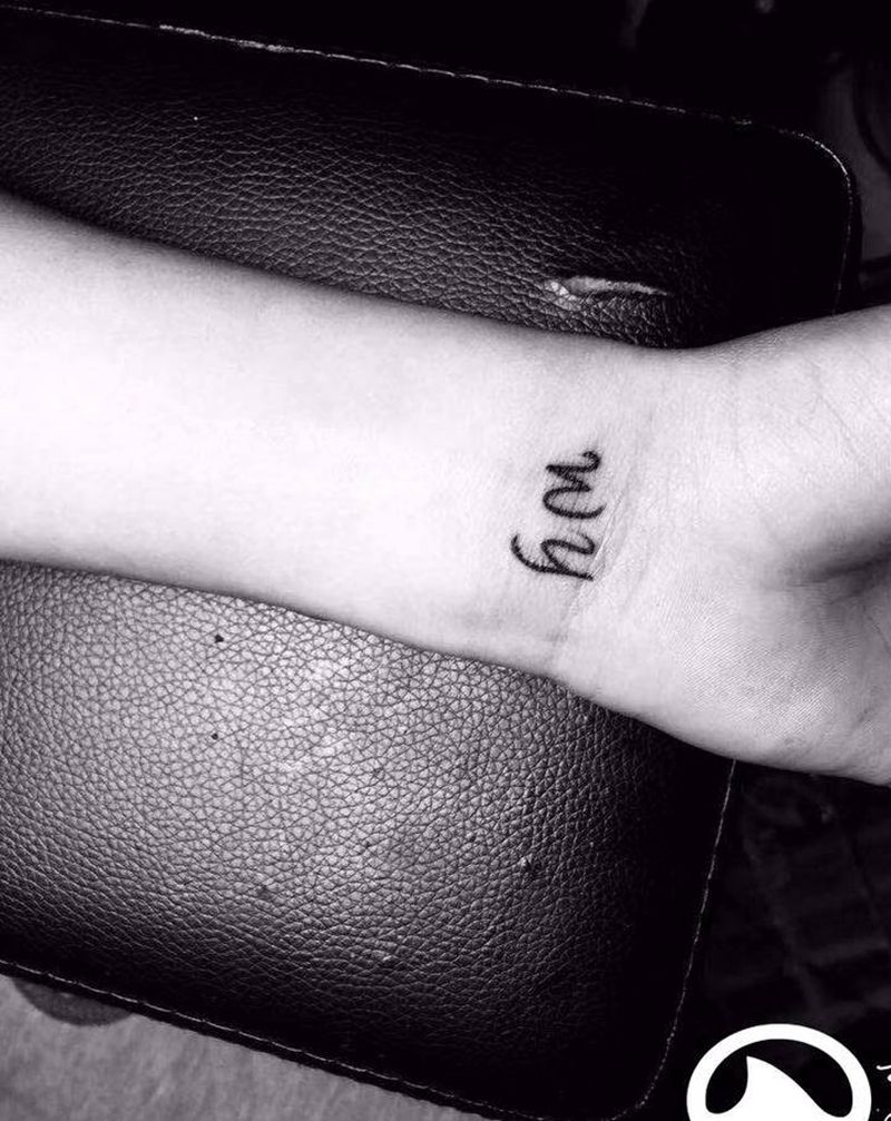 刺尊堂-小母纹身图片_手臂花体字纹身图案