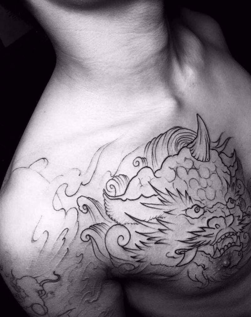 狮子纹身图片_胸部肩部新传统纹身图案