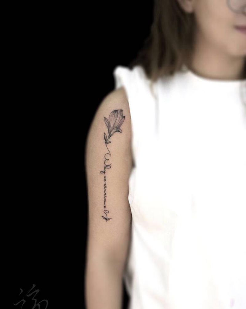 玉兰花纹身图片_手臂几何字母玉兰花纹身图案