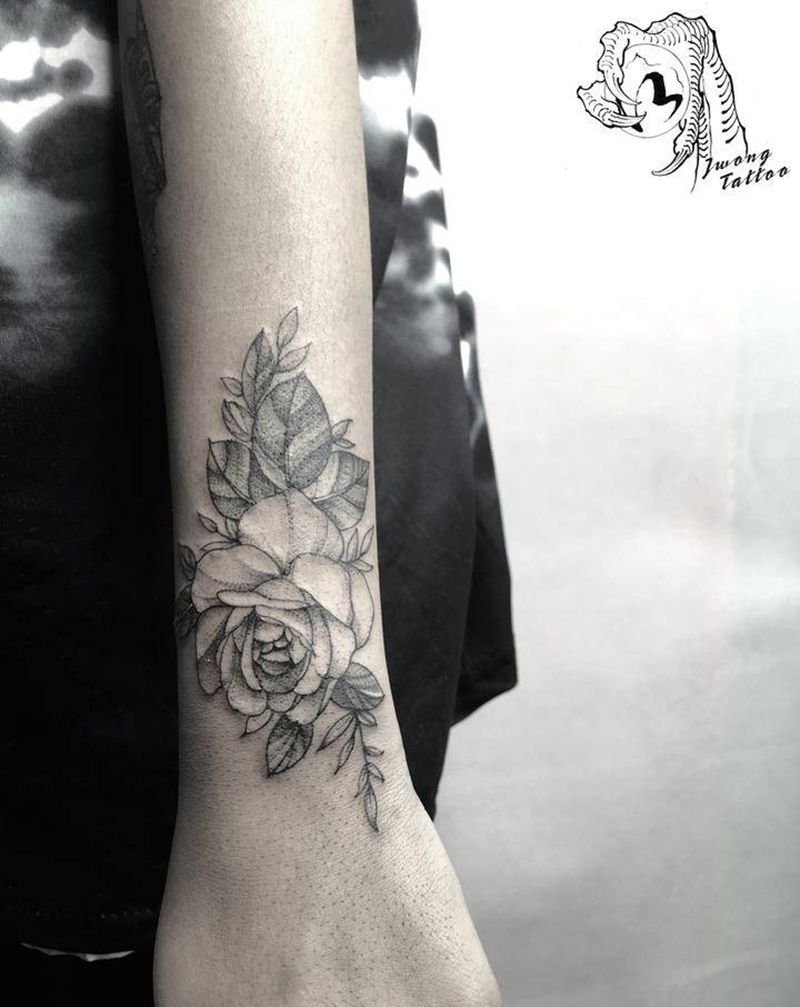 小臂素花纹身图片_手臂点刺纹身图案