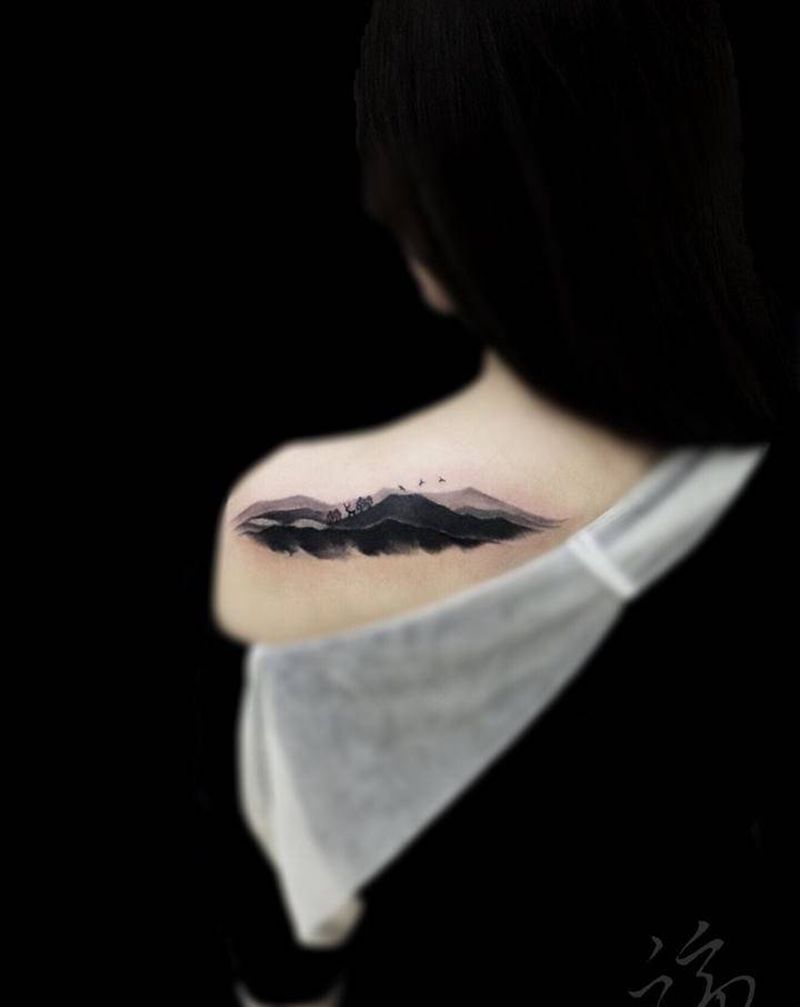 山川河流纹身图片_背部水墨山川覆盖纹身图案
