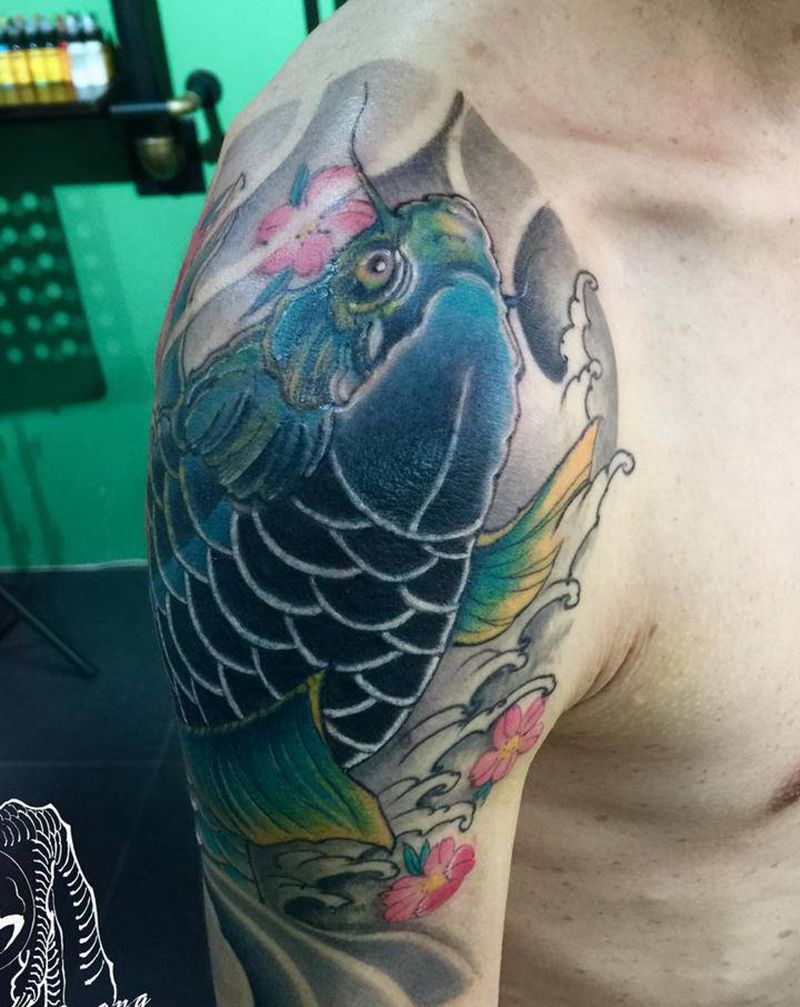 鲤鱼遮盖纹身图片_手臂新传统鱼遮盖纹身图案