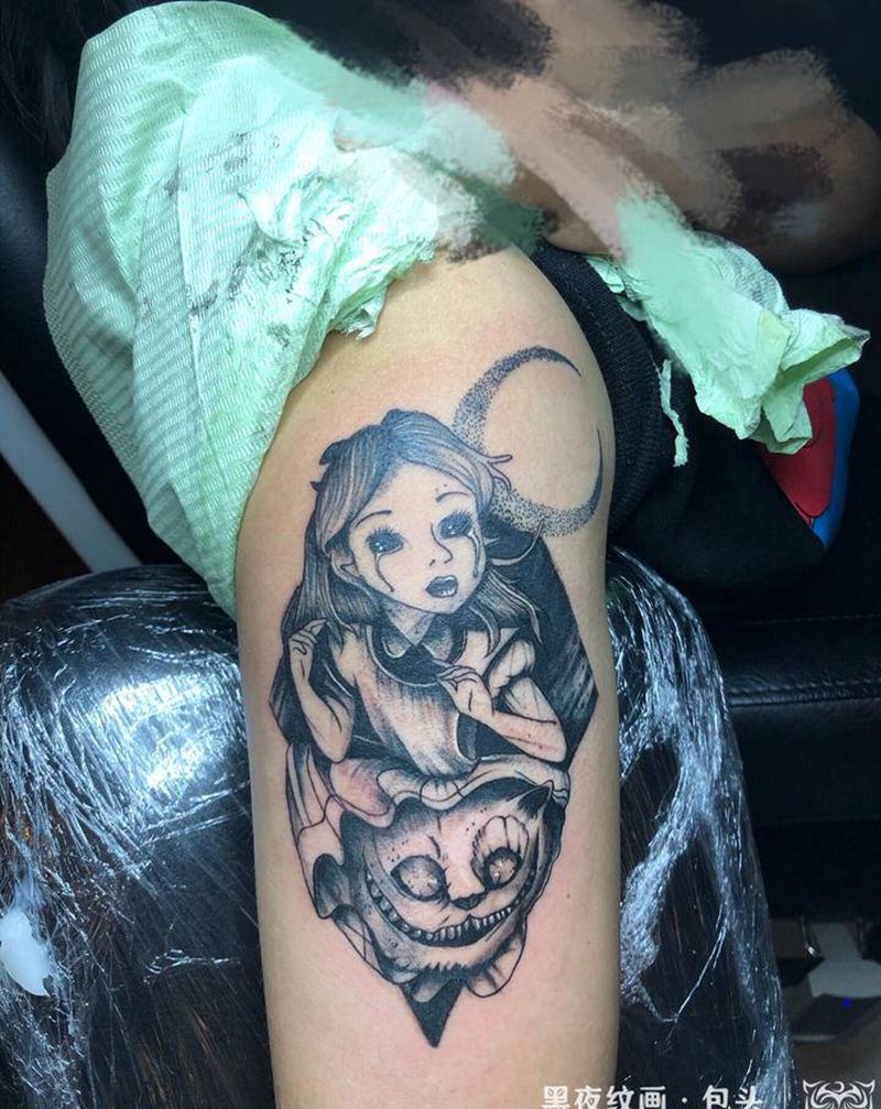 女孩纹身图片_手臂New School点刺纹身图案