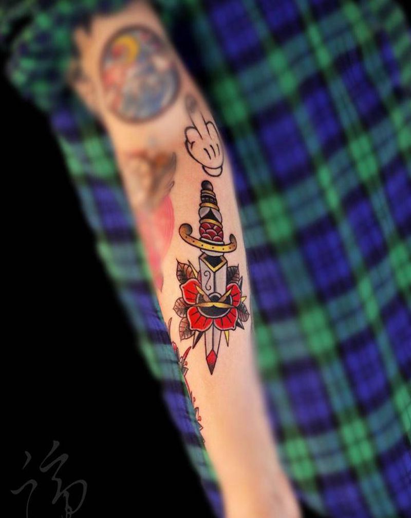 匕首纹身纹身图片_手臂Old School匕首剑玫瑰纹身图案