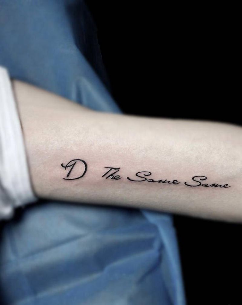 字母纹身图片_手臂字母赤峰小清新纹身图案