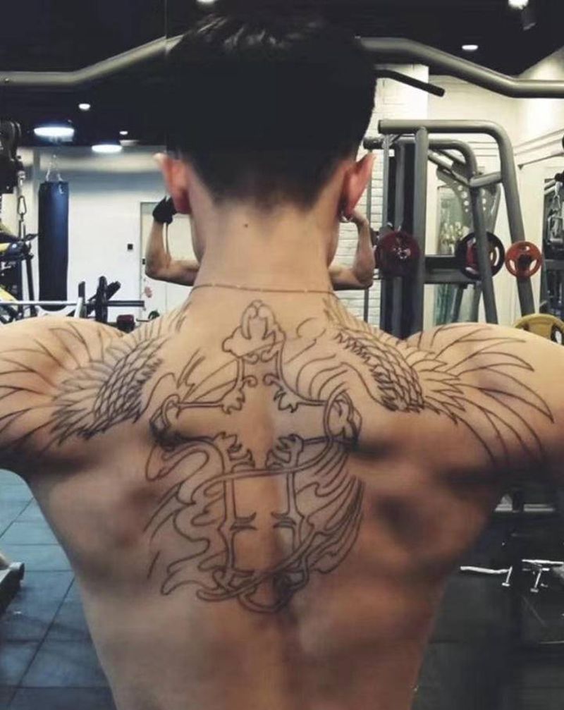 修改老作品纹身图片_肩部背部新传统纹身图案