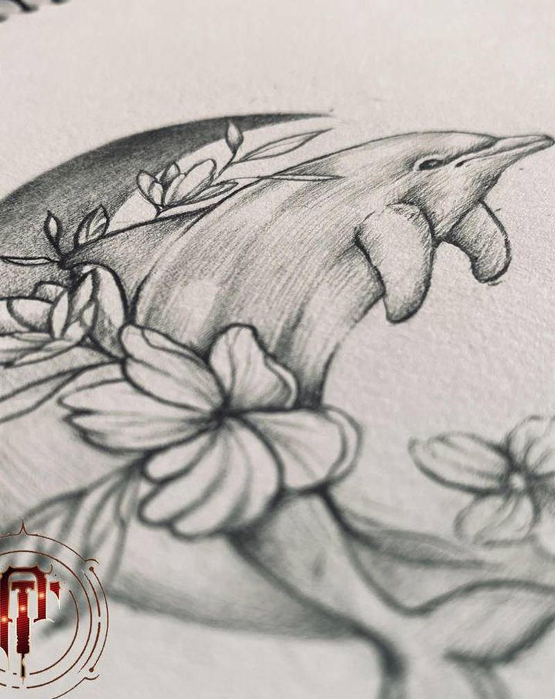 海豚纹身图片_手臂新传统海豚花卉月亮纹身图案