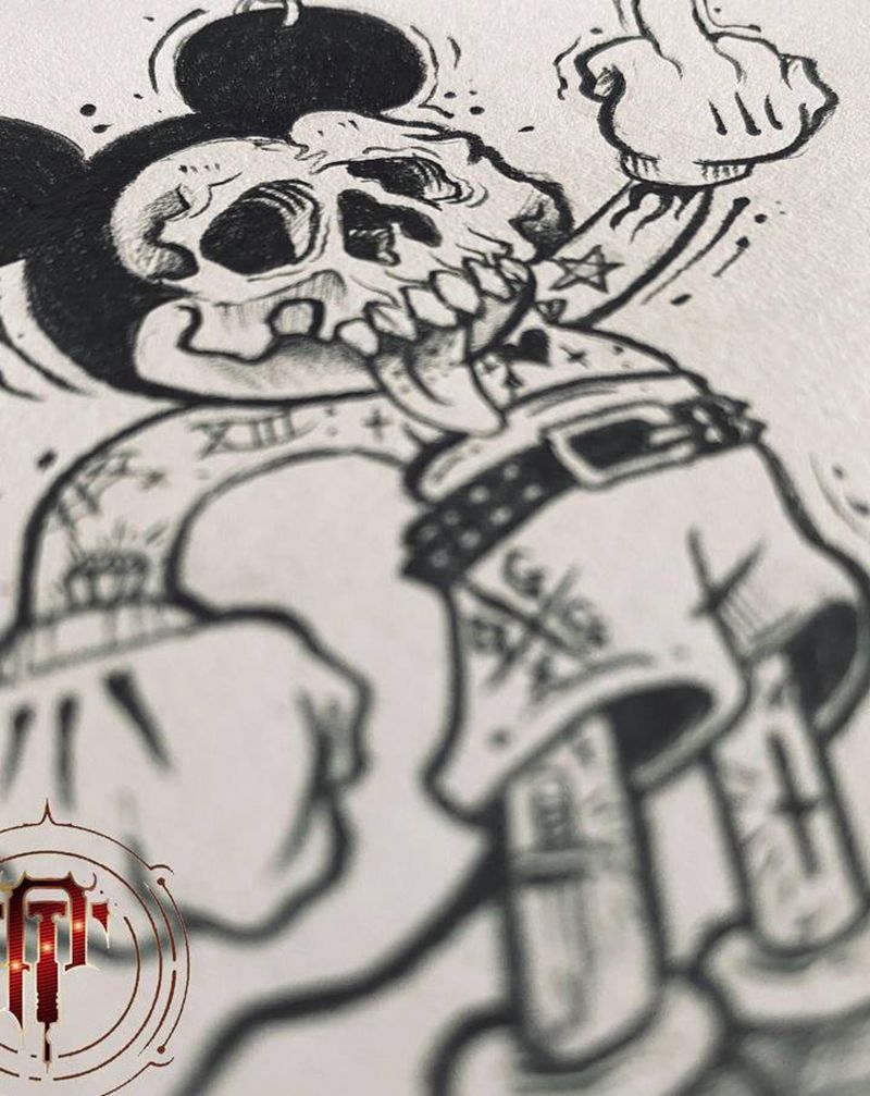 米老鼠纹身图片_手臂新传统米老鼠纹身图案