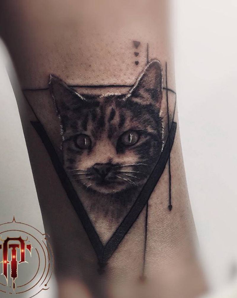 爱宠纹身图片_腿部新传统欧美写实猫咪纹身图案