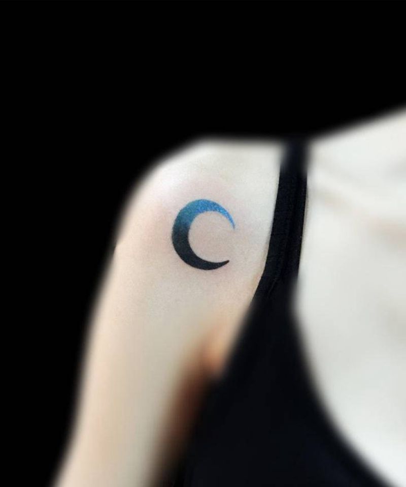 月牙纹身图片_肩部小清新月亮月牙纹身图案