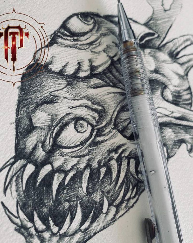 心脏纹身图片_肩部新传统心脏暗黑纹身图案