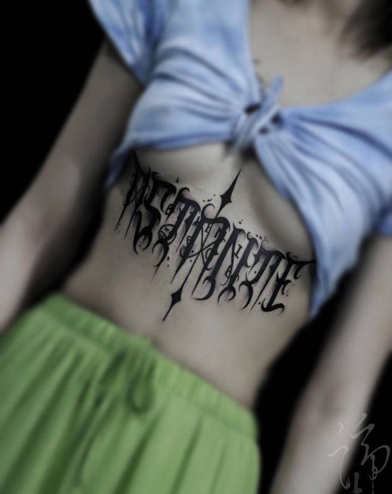 花体字纹身图片_腹部花体字花体字女孩子健身纹身图案