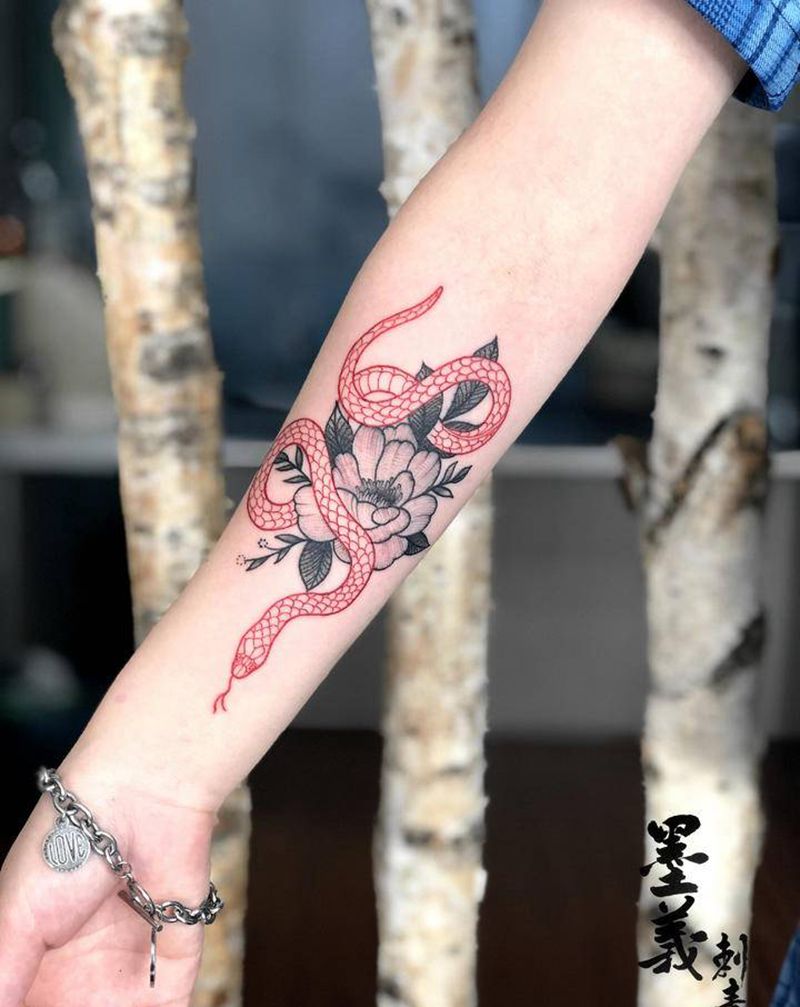 素花红蛇纹身图片_手部手臂点刺蛇素花纹身图案