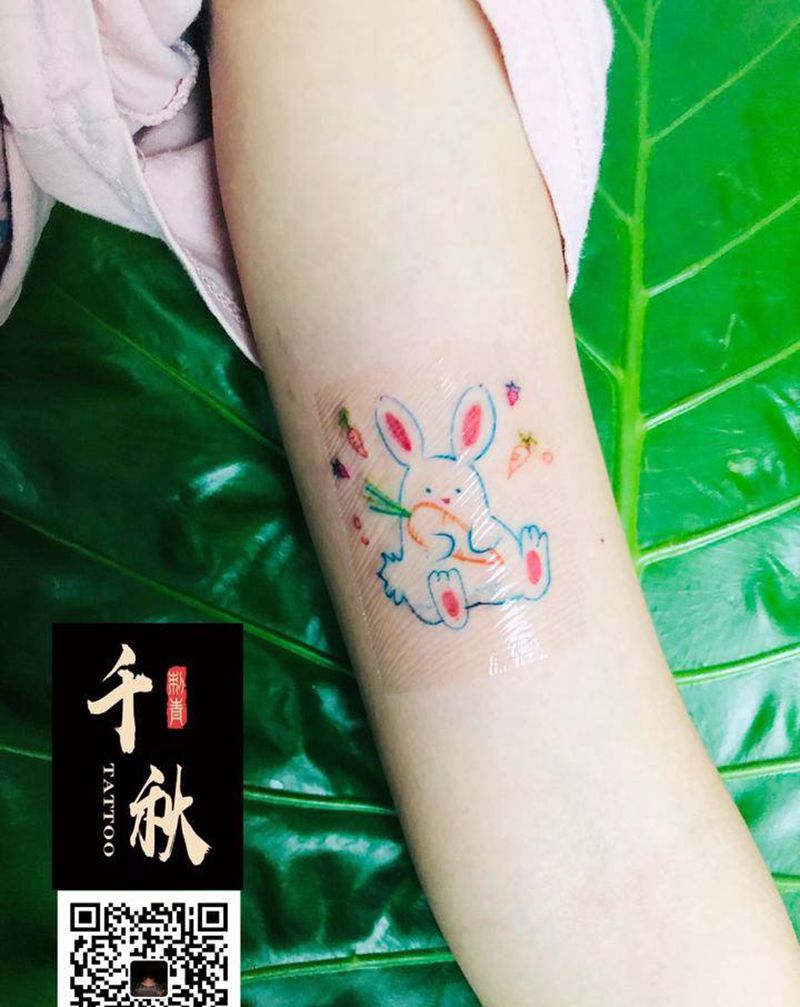 清新小兔纹身图片_手臂水彩纹身图案