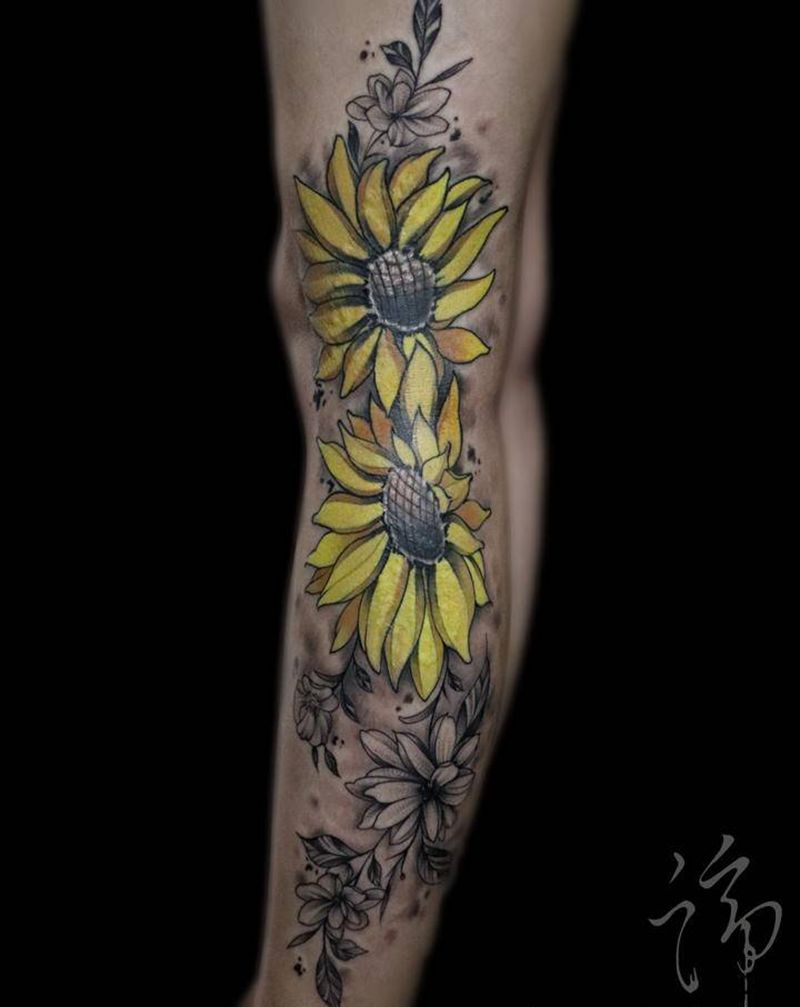 向日葵纹身图片_腿部水彩向日葵疤痕遮盖彩色纹身图案
