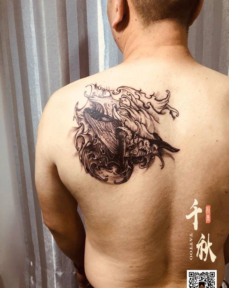 鲸纹身图片_肩部背部新传统纹身图案