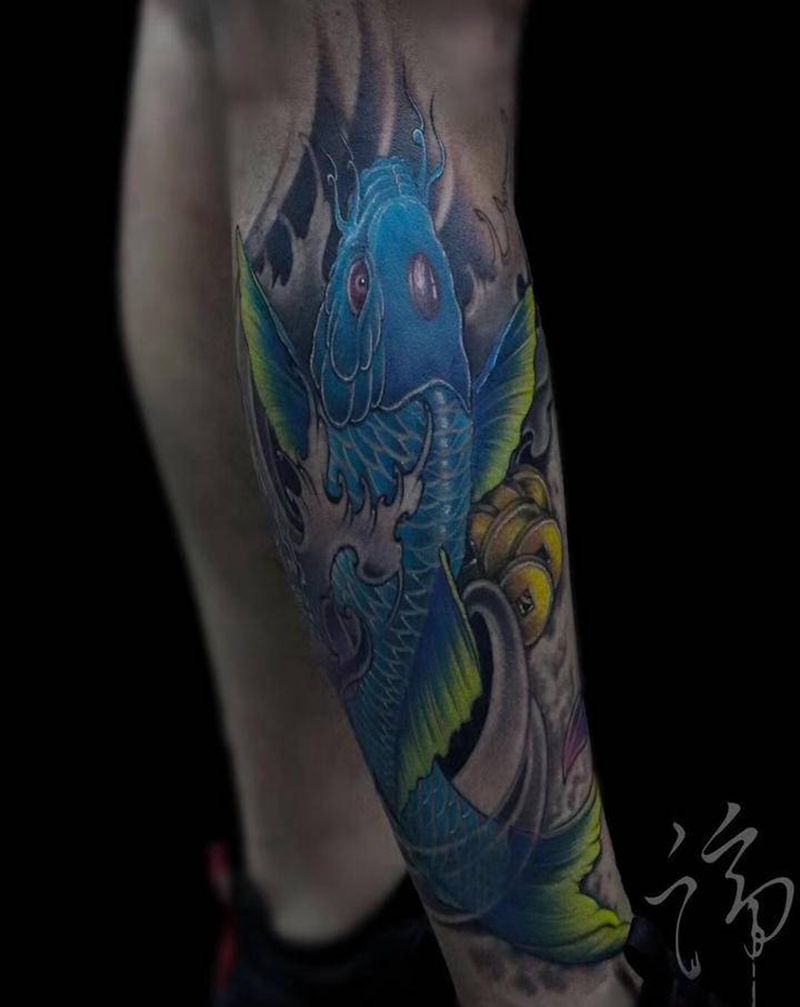 鲤鱼纹身图片_腿部新传统鲤鱼重彩鱼纹身图案