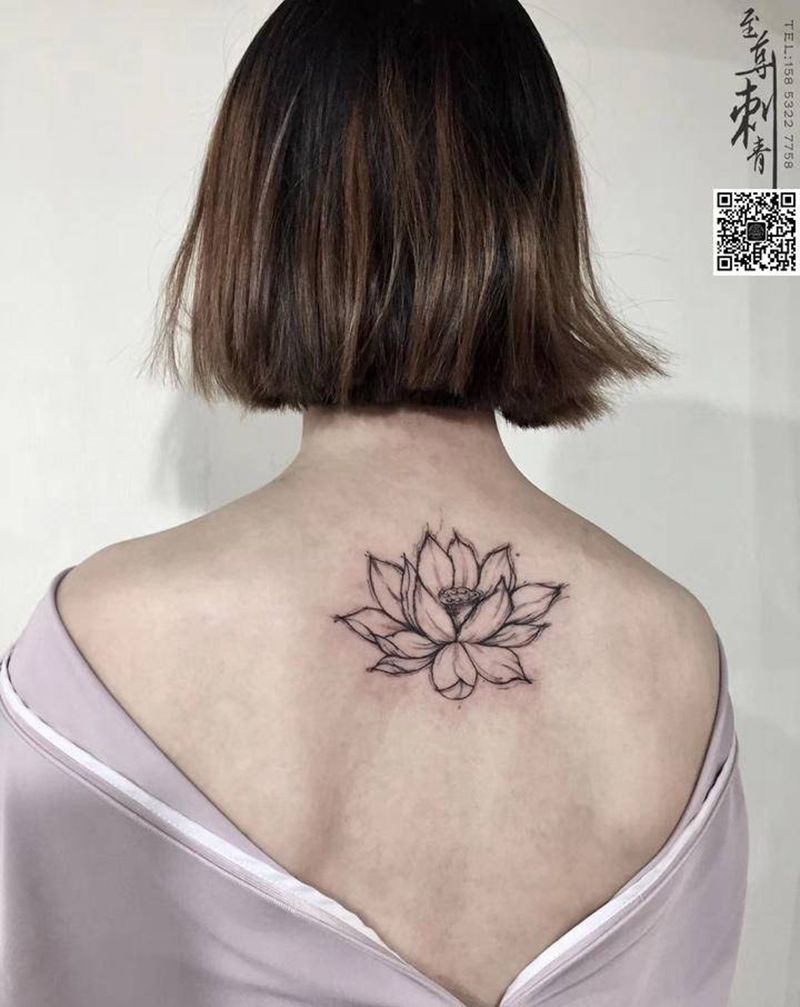 线条荷花纹身图片_背部荷花纹身图案