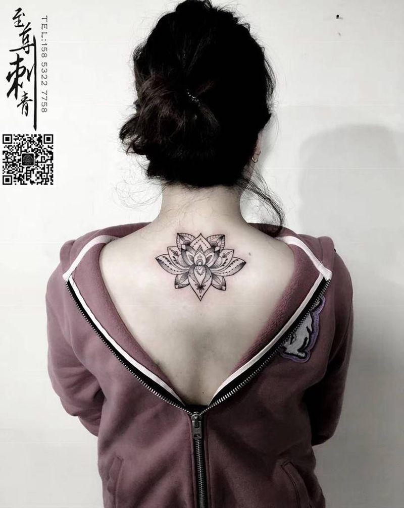 梵花纹身图片_背部点刺梵花纹身图案