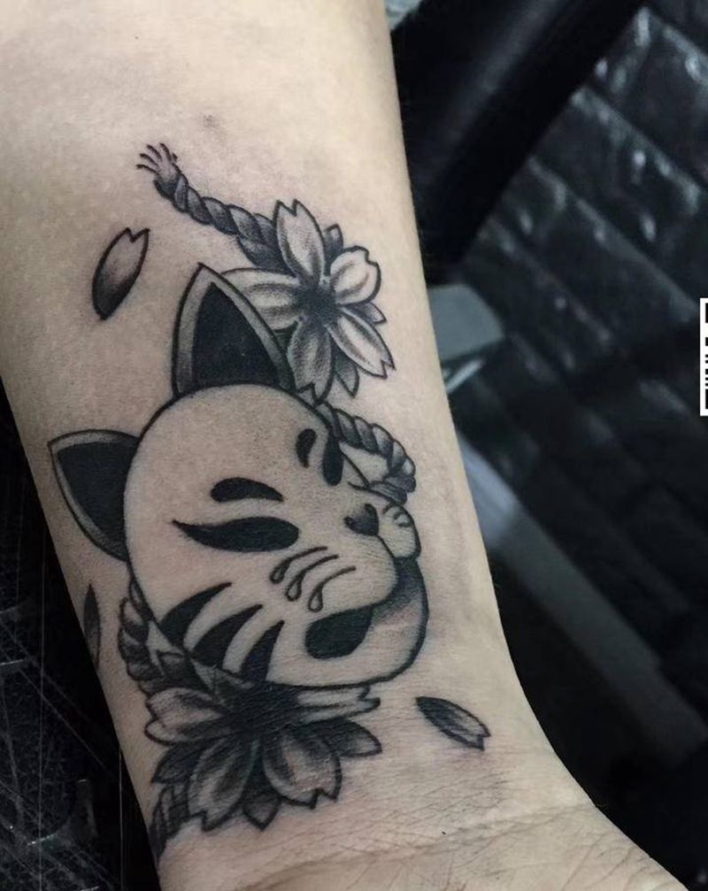 遮盖疤痕纹身图片_手臂老传统能面狐狸纹身图案