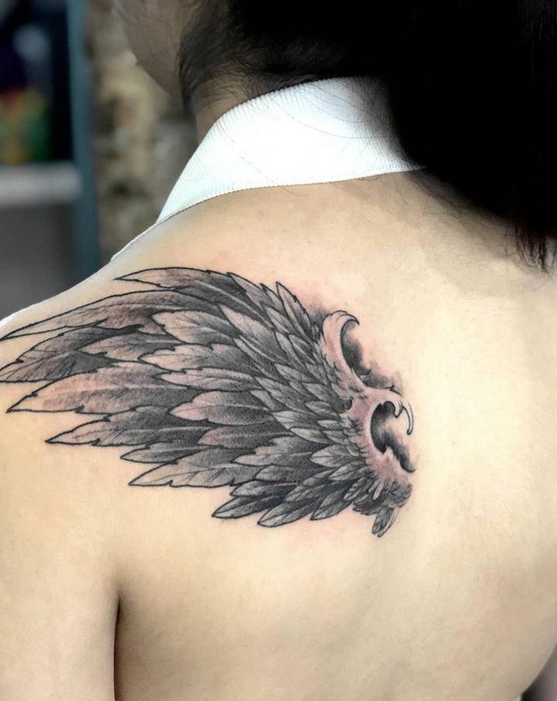 小翅膀纹身图片_臀部手部新传统Old School纹身图案