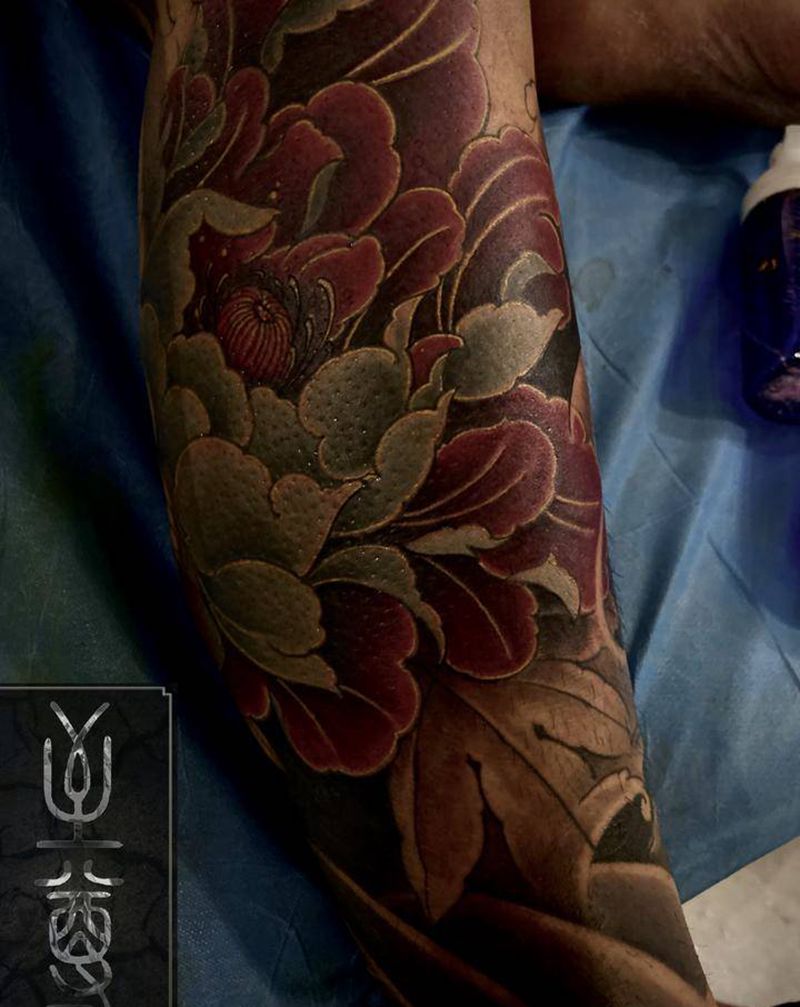 新传统牡丹岩石包小腿纹身图片_腿部新传统牡丹水浪纹身图案