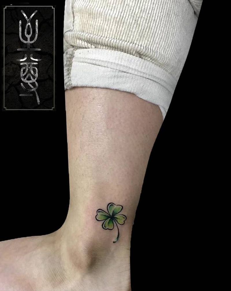 四叶草小清新纹身图片_腿部四叶草纹身图案
