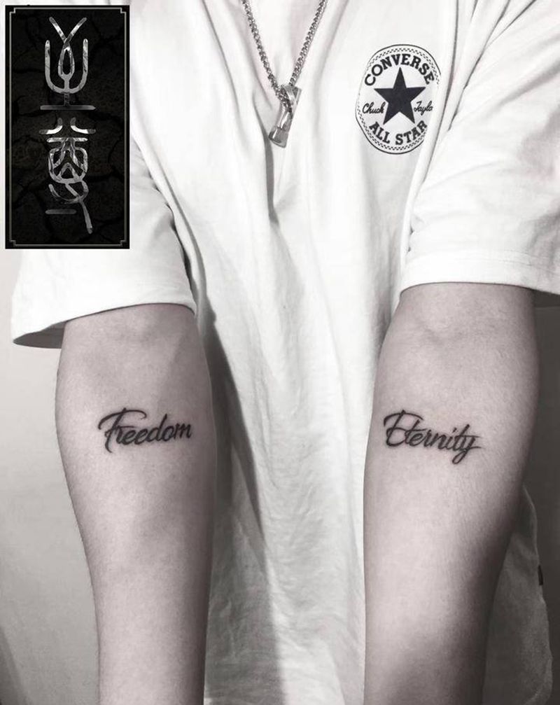 自由与信仰纹身图片_手臂花体字英文纹身图案