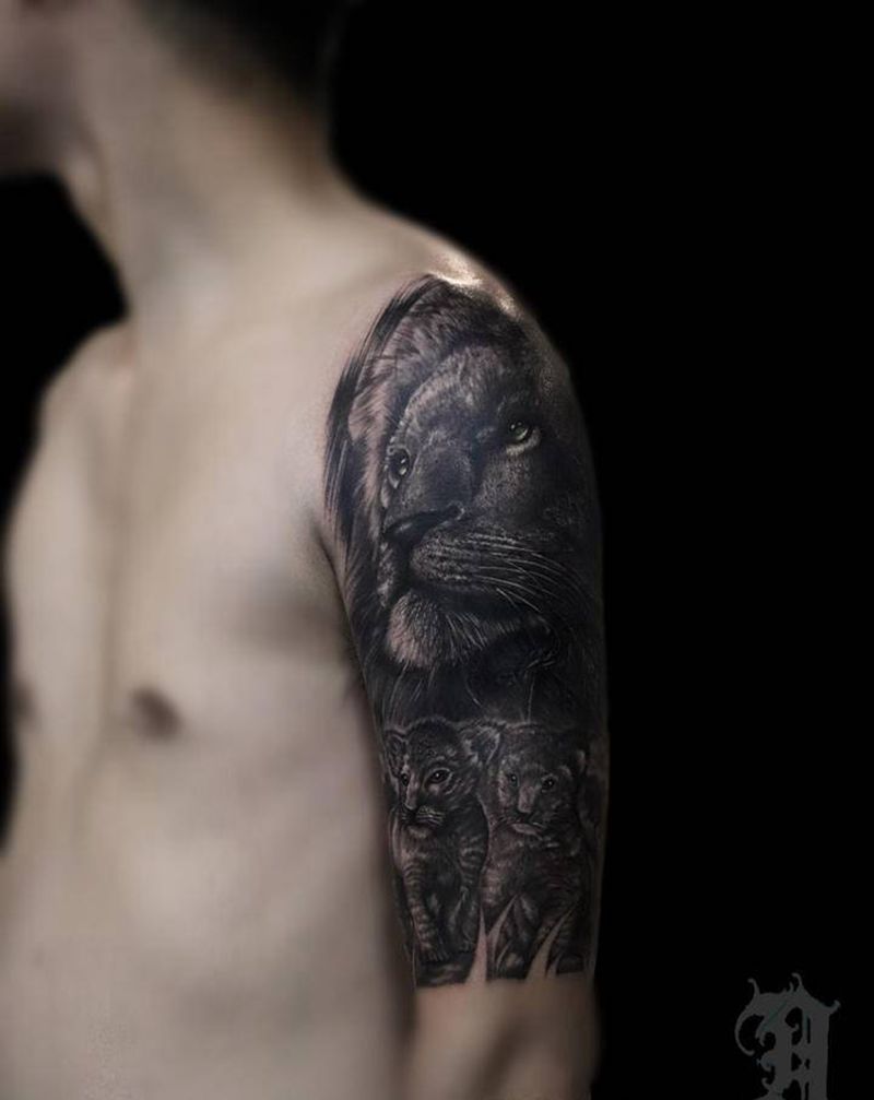 狮子纹身纹身图片_肩部欧美写实狮子欧美赤峰纹身图案