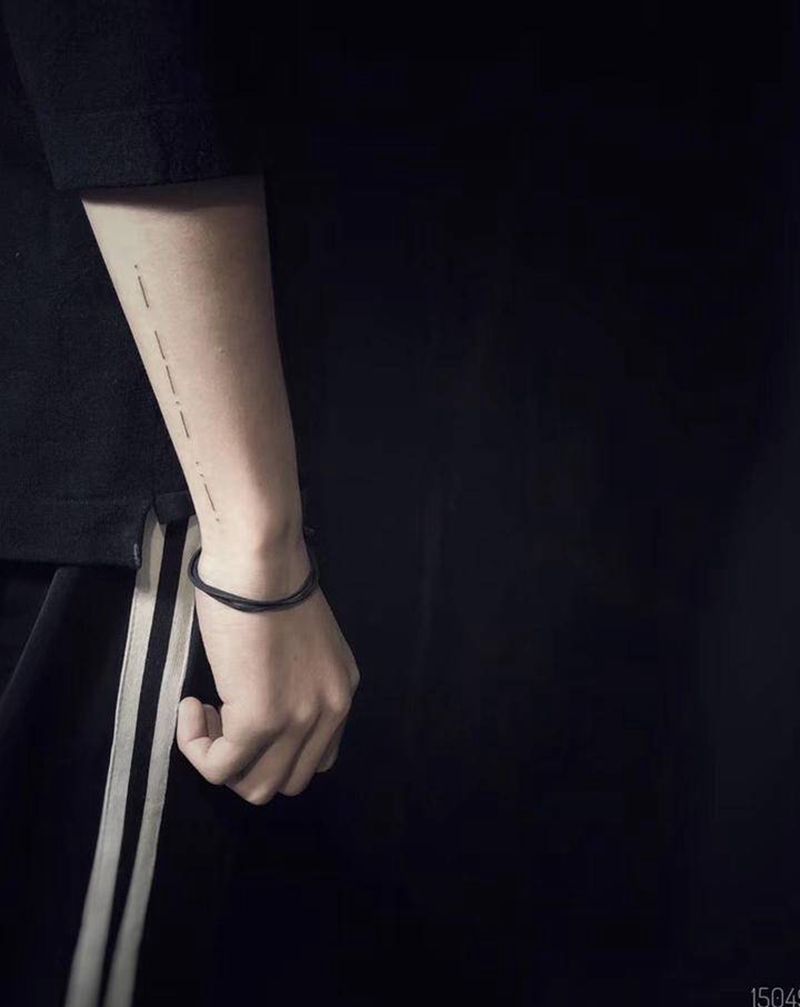 摩斯纹身图片_手臂几何纹身图案