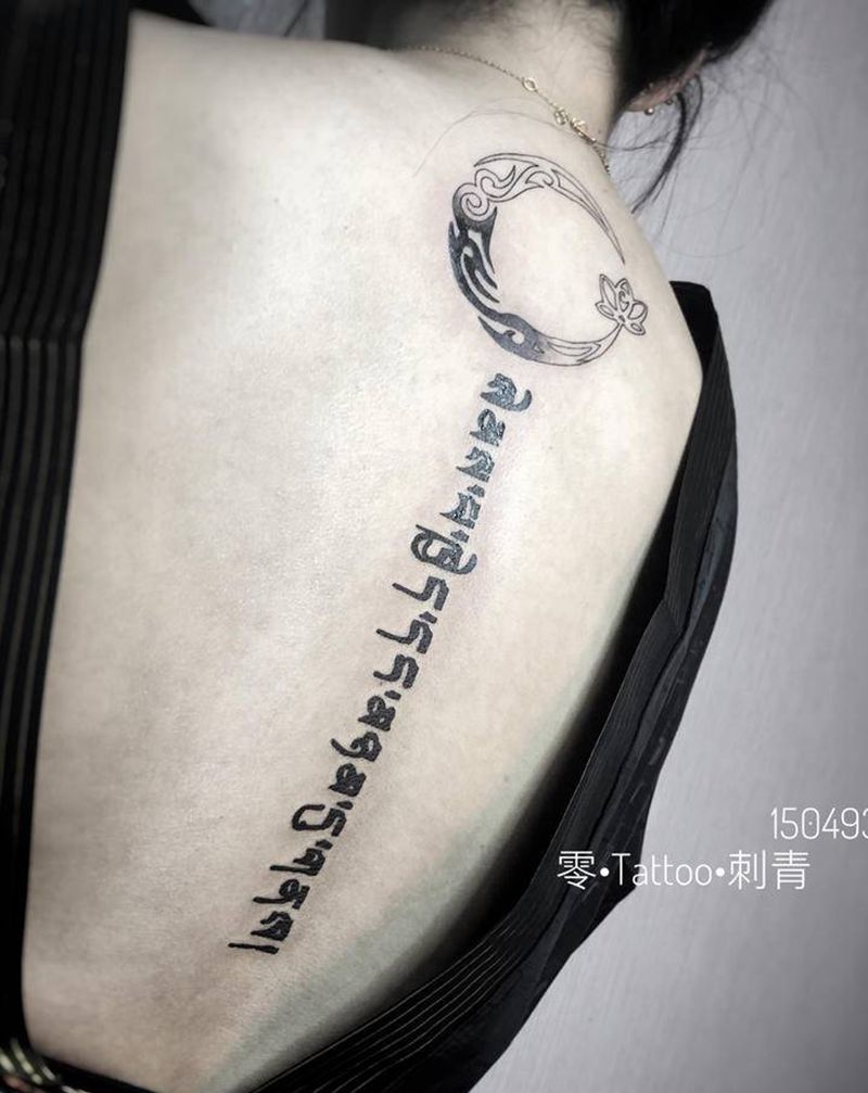 梵纹身图片_背部图腾几何纹身图案