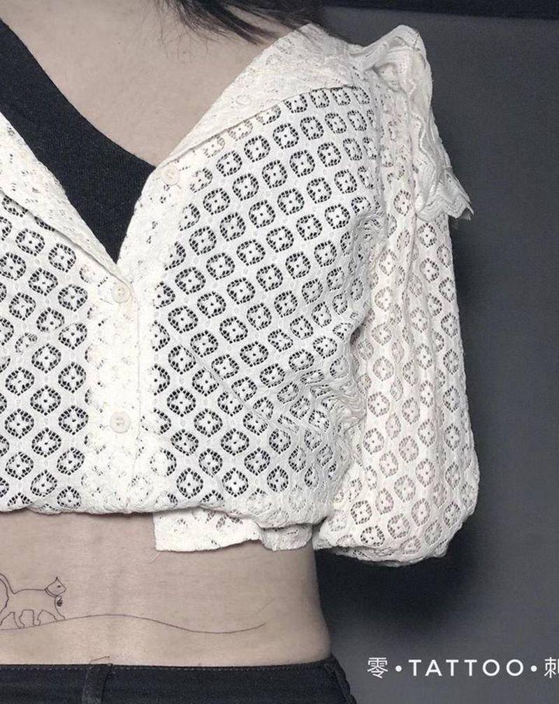 喵纹身图片_腰部New School点刺纹身图案