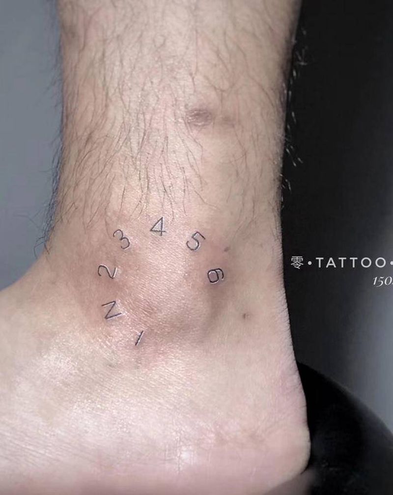 骑士纹身图片_脚部几何纹身图案