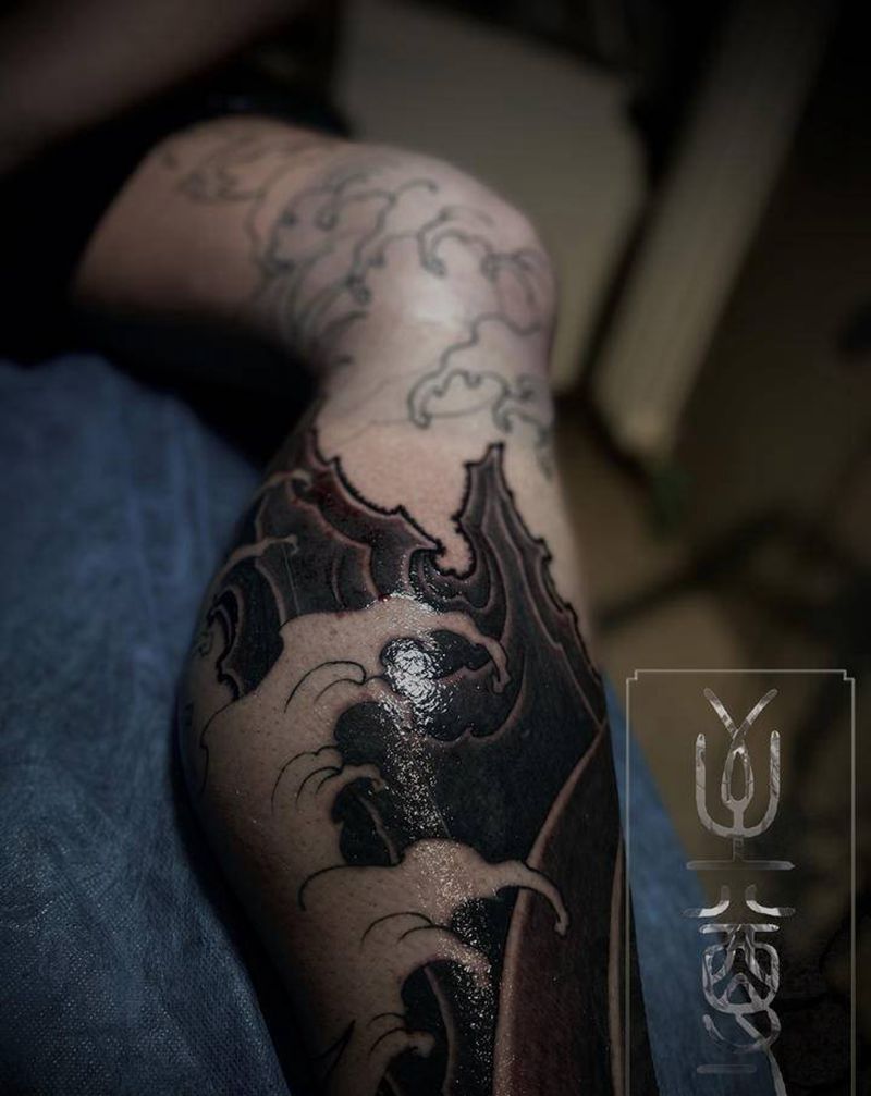 水浪山石纹身图片_腿部新传统纹身图案