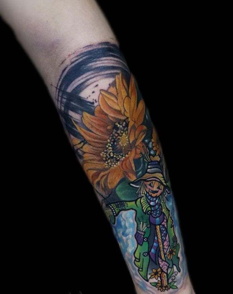 稻草人纹身图片_手臂欧美写实稻草人小臂向日葵纹身图案