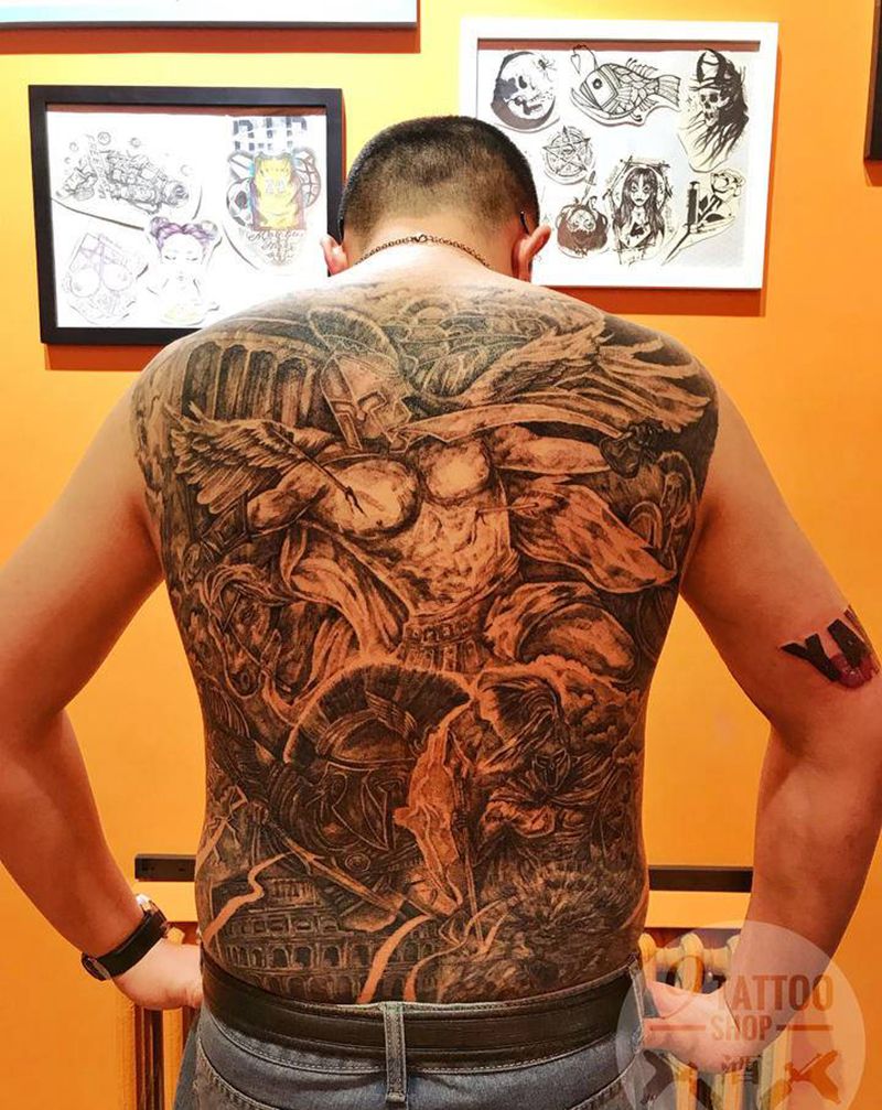 斯巴达纹身图片_背部点刺斯巴达勇士神话纹身图案