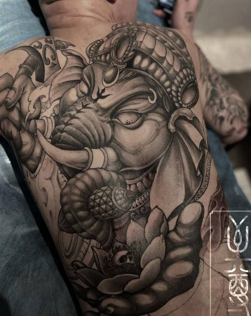 修改作品未完 最后一张修改前纹身图片_背部新传统纹身图案