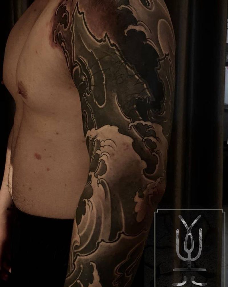 水浪山石（遮盖）纹身图片_手臂新传统纹身图案